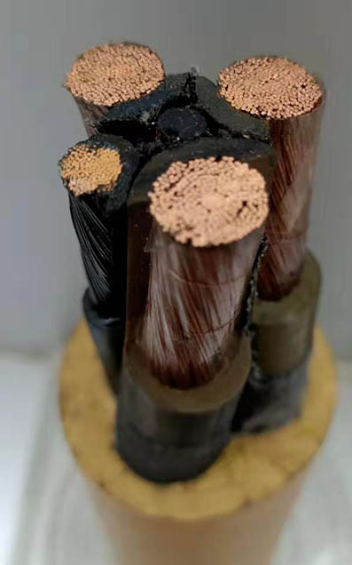 【齐鲁】矿用移动屏蔽橡套软电缆MYP1.93.3kV  3*95+1*50mm2,3.3kVkV