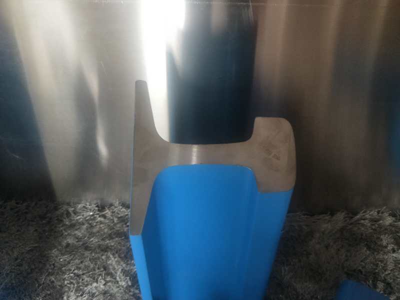 【包钢（万水泉站）】淬火钢轨50kg/m25.00m有孔U71Mn